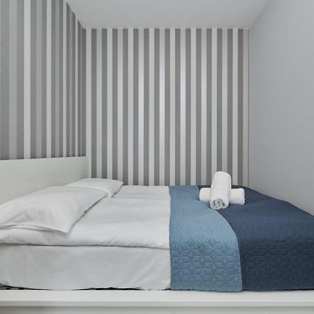 Modern Studio With Balcony For 4 Guests In Wroclaw By Noclegi Renters ภายนอก รูปภาพ