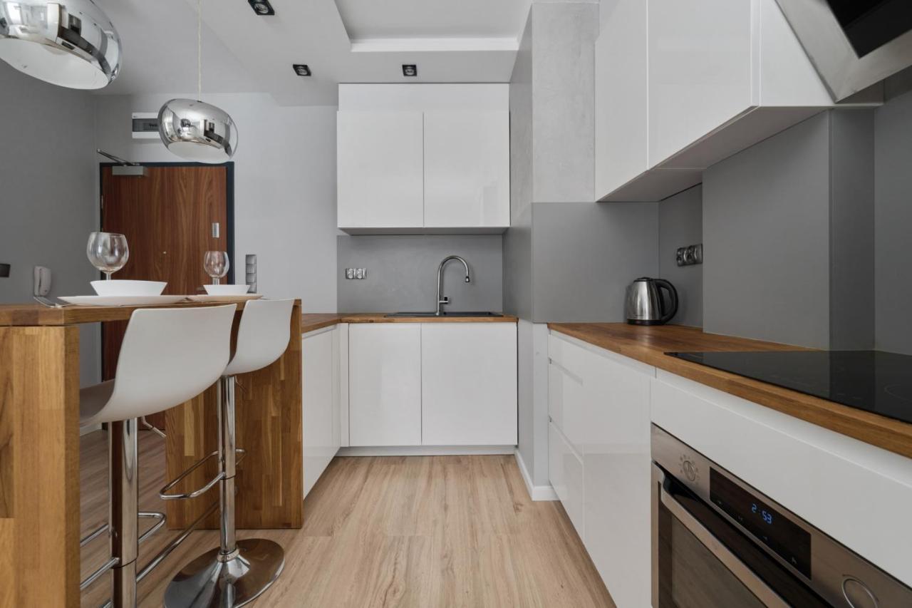 Modern Studio With Balcony For 4 Guests In Wroclaw By Noclegi Renters ภายนอก รูปภาพ