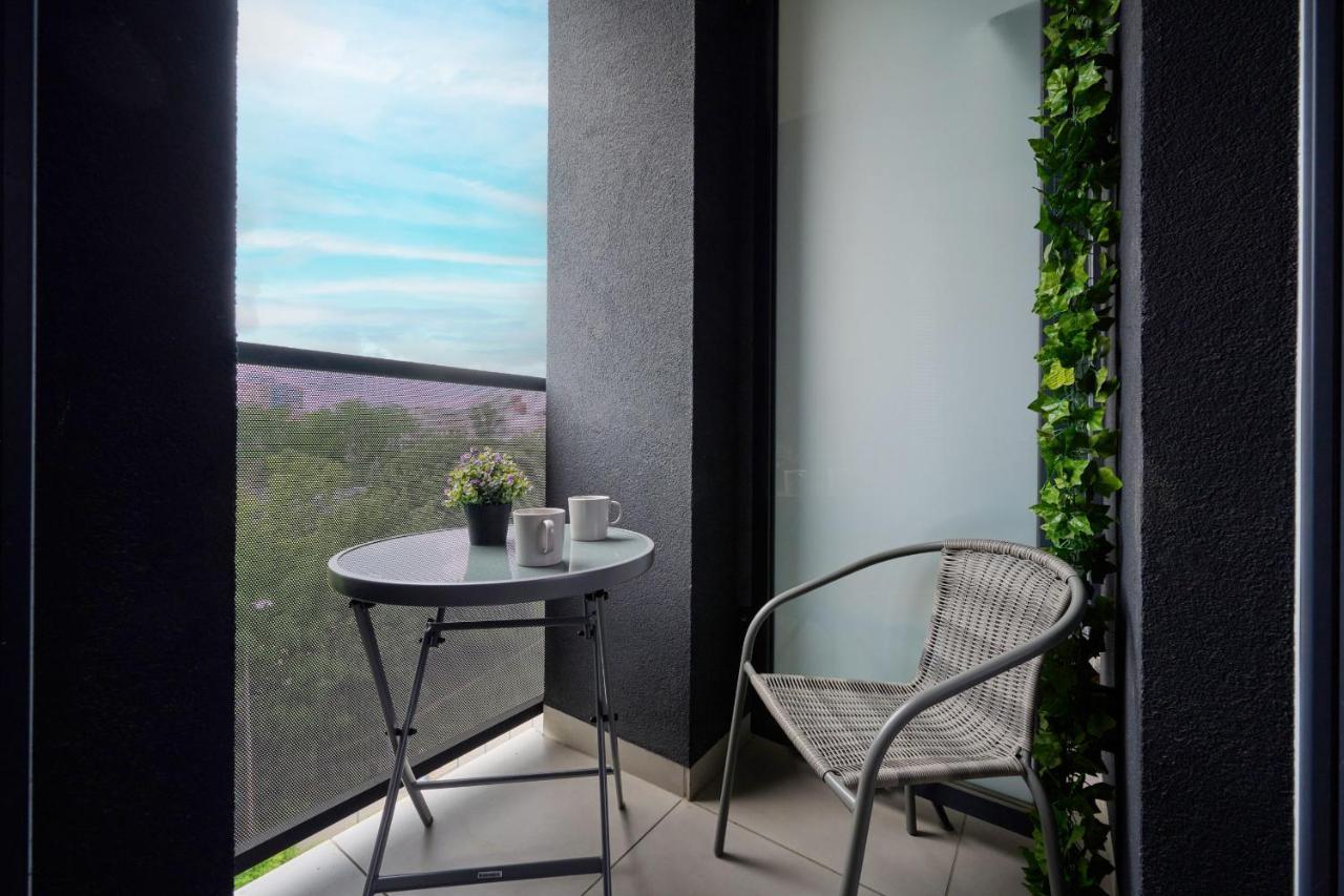 Modern Studio With Balcony For 4 Guests In Wroclaw By Noclegi Renters ภายนอก รูปภาพ